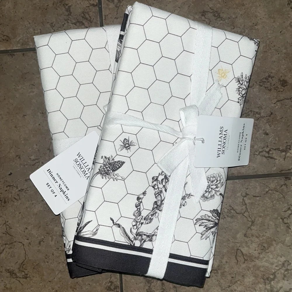 NWT Williams Sonoma HoneyComb Dinner Napkins Set Of 4